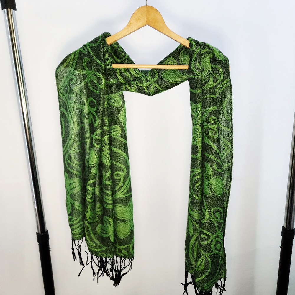Green Floral Scarf with Fringe - Picture 4 of 4